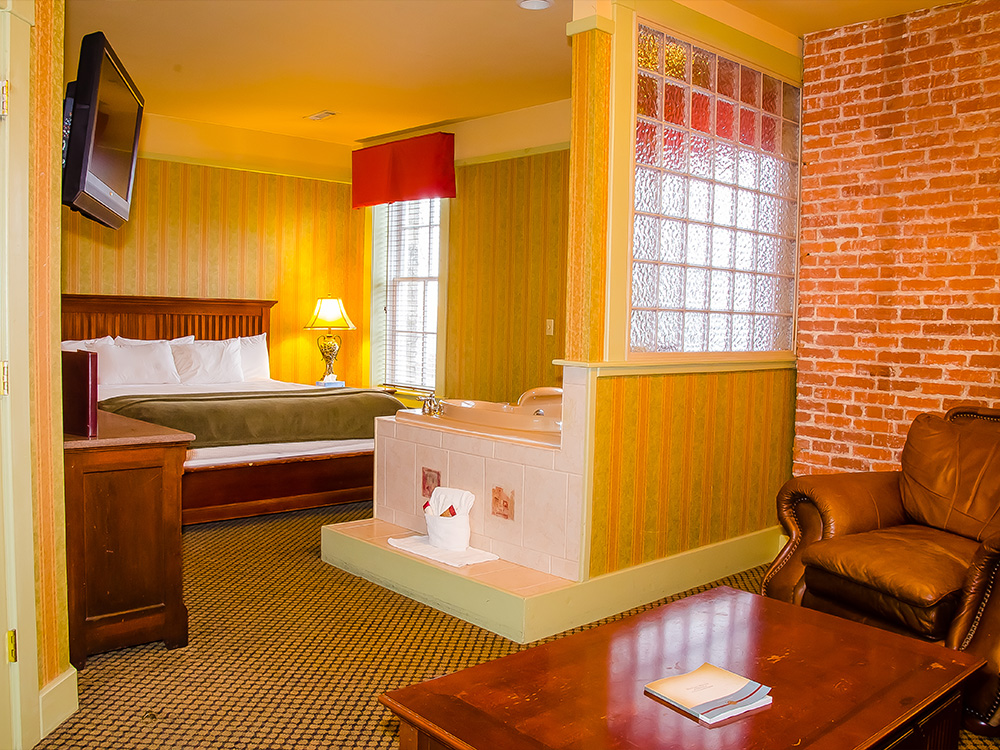 Crescent Hotel Whirlpool suite